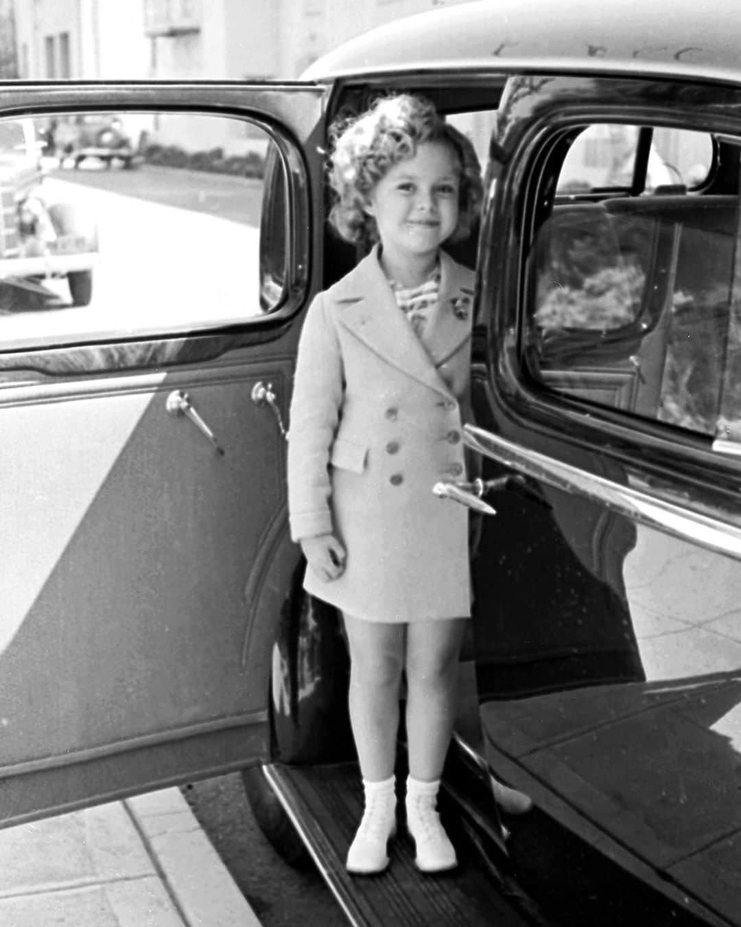 lifeさんのインスタグラム写真 - (lifeInstagram)「LIFE legend Shirley Temple was born 91 years ago today, April 23, 1928 in Santa Monica, California. She began her film career at the age of 3 and is considered one of the greats in cinematic history. She is pictured here arriving at the 20th Century Fox film studio film lot to celebrate her 8th birthday. (Alfred Eisenstaedt—The LIFE Picture Collection/Getty Images) #LIFElegend #ShirleyTemple」4月23日 22時05分 - life