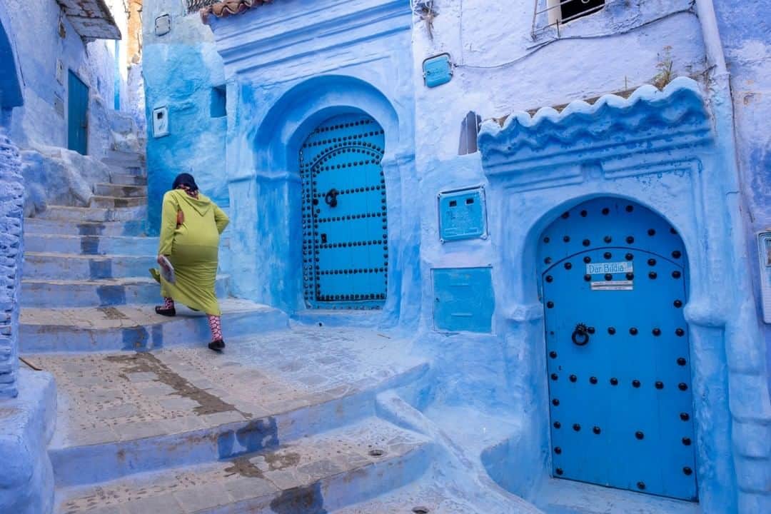 National Geographic Travelさんのインスタグラム写真 - (National Geographic TravelInstagram)「Photo by @KristaRossow | Nestled in the Rif Mountains of Morocco, the blue city of Chefchaouen is irresistible for photography. Along with countless other visitors, I was charmed by the blue-hued streets and alleyways. One of the theories as to why the city is blue is that the Sephardic Jews who were expelled during the Spanish Inquisition brought the tradition of painting their homes blue. Then in recent times, the locals painted the entire old city to entice visitors. This city is no travel secret, but if you get out early in the morning you can find quiet streets. And in a place that lives daily with large numbers of tourists, I do my best to say hello to the locals and show respect for their beautiful city. To see more photos from my travels, follow me @KristaRossow. #Chefchaouen #Morocco #blue」4月23日 22時05分 - natgeotravel