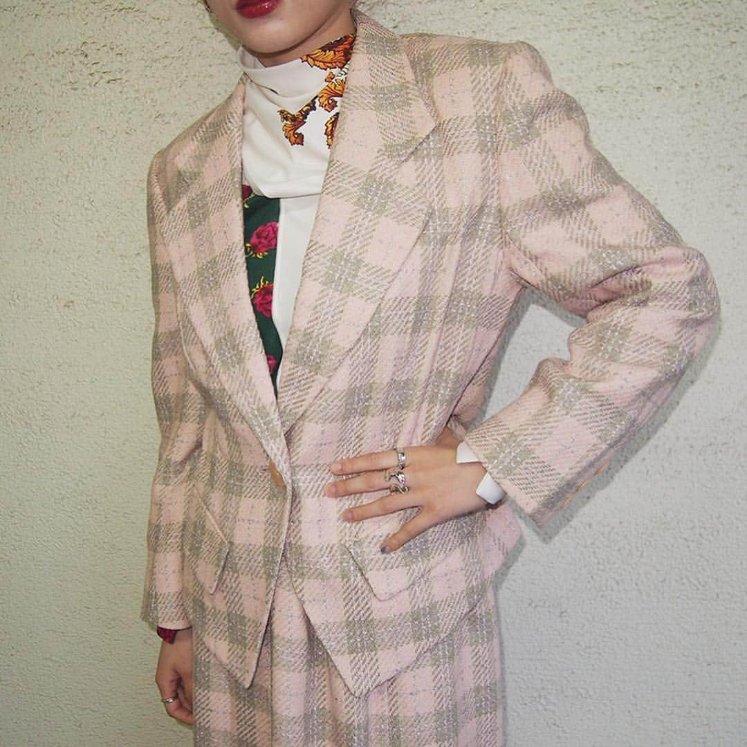 Sisterさんのインスタグラム写真 - (SisterInstagram)「【NEXT ARRIVAL】 @ 4.24(wed)~ 「USED&VINTAGE」 . Ferragamo coat ¥28,000- . LOEWE shirt ¥14,000- . CELINE set up ¥20,000- . #sister_tokyo #usedclothing #vintageclothing #sisterusedselection」4月23日 22時05分 - sister_tokyo