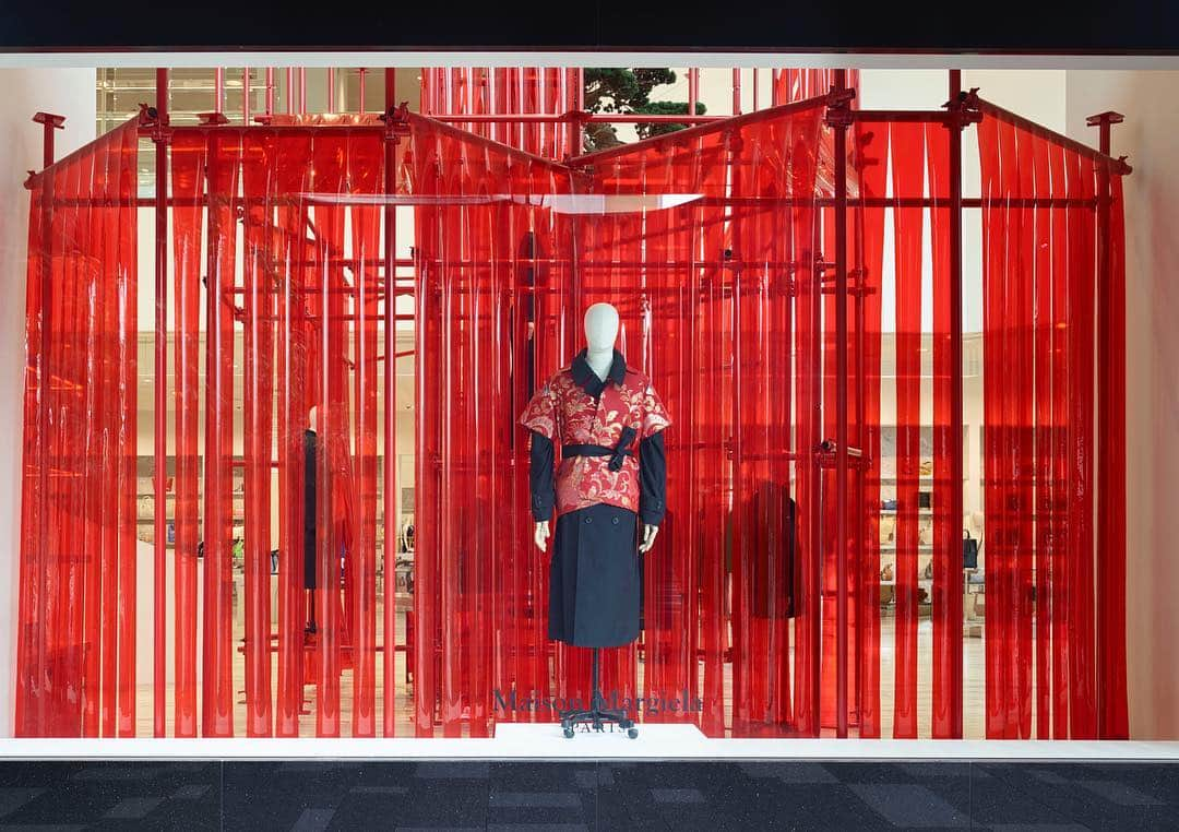 Maison Margielaさんのインスタグラム写真 - (Maison MargielaInstagram)「Discover #MaisonMargiela #Artisanal Men's collection designed by @JGalliano at @Barneysjapan from Tuesday 23 April to Sunday 12 May  #バーニーズニューヨーク」4月23日 22時05分 - maisonmargiela