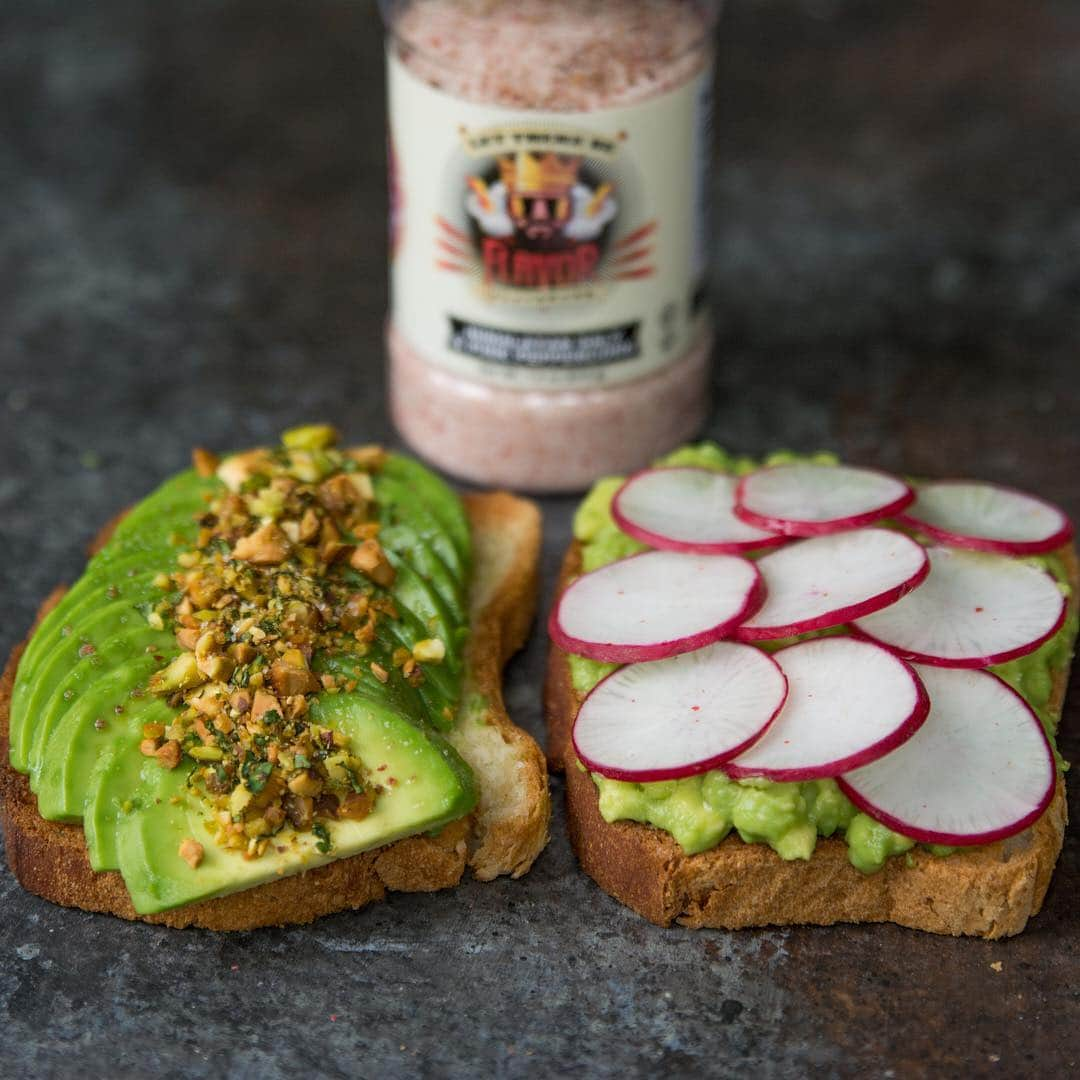 Flavorgod Seasoningsさんのインスタグラム写真 - (Flavorgod SeasoningsInstagram)「Easy Avocado toast 🥑🥑⁣⠀ .⁣⠀ Ingredients:⁣⠀ 🥑1 avocado⁣⠀ 🥑2 slice favorite bread⁣⠀ 🥑radish slices⁣⠀ 🥑chopped nuts⁣⠀ 🥑chopped herbs⁣⠀ 🤗@flavorgod Pink S+P⁣⠀ .⁣⠀ Directions:⁣⠀ Toast bread. Slice or smash 1/2 avocado, and place on each slice. Season with Pink S+P to taste, then top with sliced radishes and chopped nuts/herbs. Perfect for breakfast or an afternoon snack! ⁣⠀ -⁣⠀ -⁣⠀ #food #foodie #flavorgod #seasonings #glutenfree #keto #paleo  #foodporn #mealprep #kosher ⁣⠀」4月23日 21時58分 - flavorgod