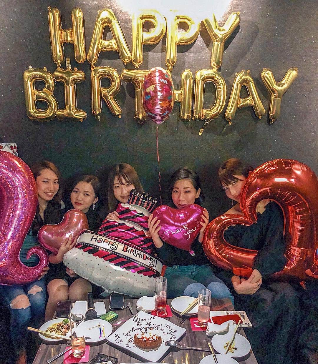 Lisaのインスタグラム：「. 岡♥️happybirthday🎂🎁🎉 . いつもありがとう☺️💓 これからもよろしくね💓💓 . #ハッピーバースデー#可愛い可愛い岡#いつもありがとう#感謝#とこにいまかー#大好き#happybirthday#birthdaygirl#birthdayparty#kj#nagoya#instadaily#instagood#instasize#instapic#instamag #instalike#like4like#girls」