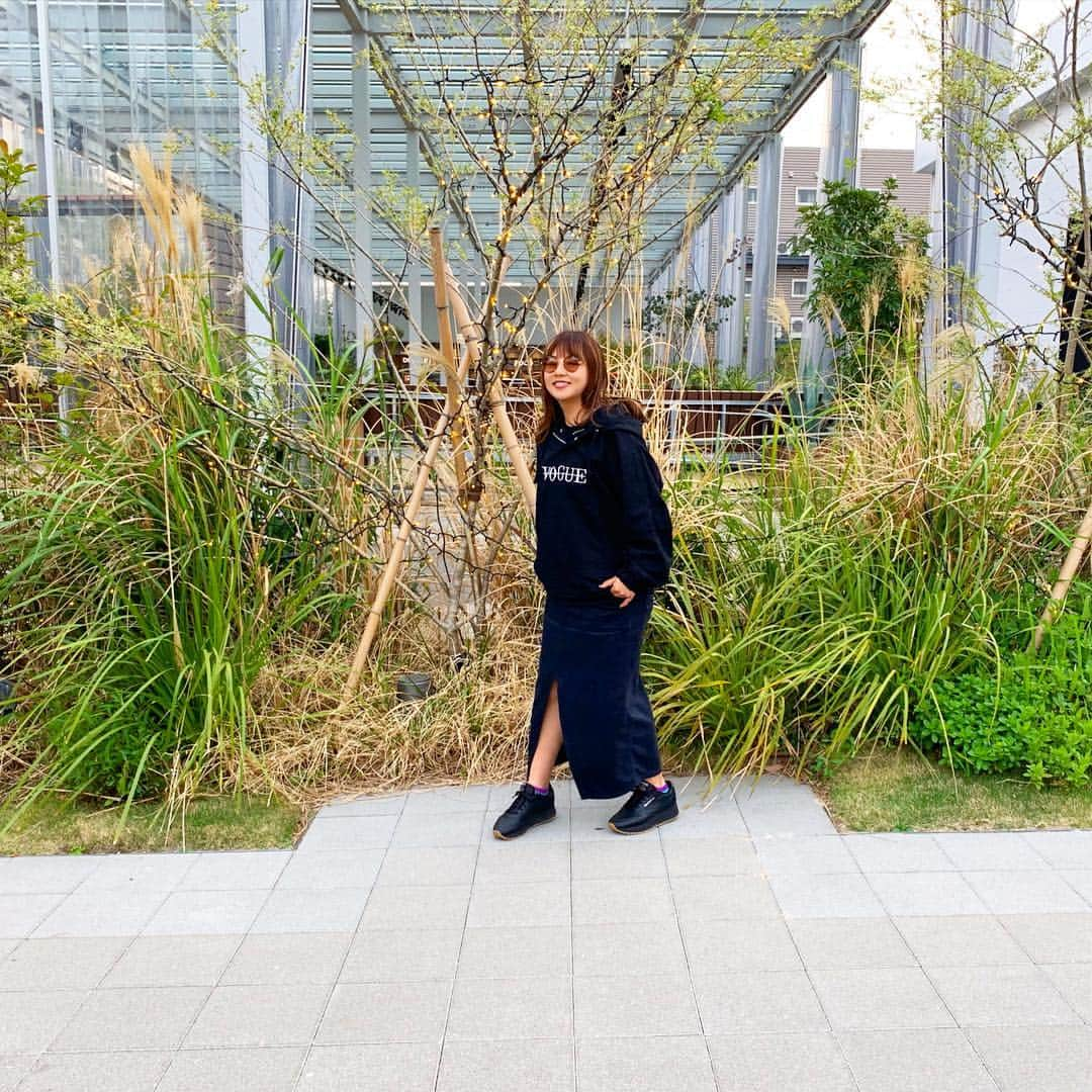 野呂佳代さんのインスタグラム写真 - (野呂佳代Instagram)「ootd🙋‍♀️ tops#beep  @beep_ss  skirt#zara  sneaker#reebok #ootd」4月23日 22時06分 - norokayotokyo