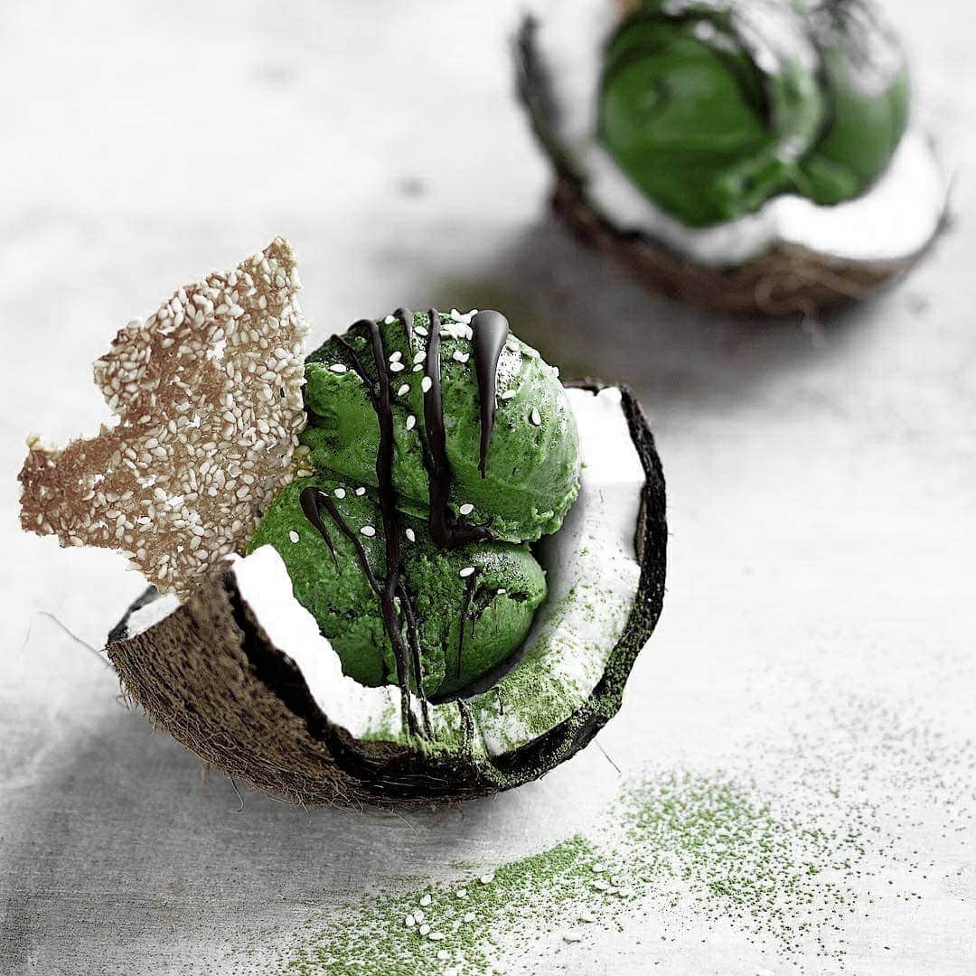 Matchæologist®さんのインスタグラム写真 - (Matchæologist®Instagram)「😍 Wow! How cute do these #Sesame #Matcha #Sundaes look in #Coconut Shells?! Tag a #MatchaBestie 💚 who would go crazy for this wonderful #MatchaCreation from the talented @louisekeats 🙏 . 🌎 Don’t forget – 🌿 we’re offering a special #EarthDay site-wide 15% discount with the code EARTH19, valid until midnight tomorrow only! 🌎 . 👌 Try using our Midori™ culinary matcha to make this at home! 🍃 Midori™ is a matcha of choice for leading chefs, baristas, pâtissiers, and chocolatiers. It showcases a vibrant green colour, a mellow umami, and imparts a harmonious suite of well-rounded ‘matcha’ flavours to your recipes. It is ideal for use in dessert recipes such as this matcha sundae. . For premium-quality matcha 🍵, please visit Matchaeologist.com. . 👉 Click our bio link @Matchaeologist . Matchæologist® #Matchaeologist Matchaeologist.com」4月23日 22時01分 - matchaeologist