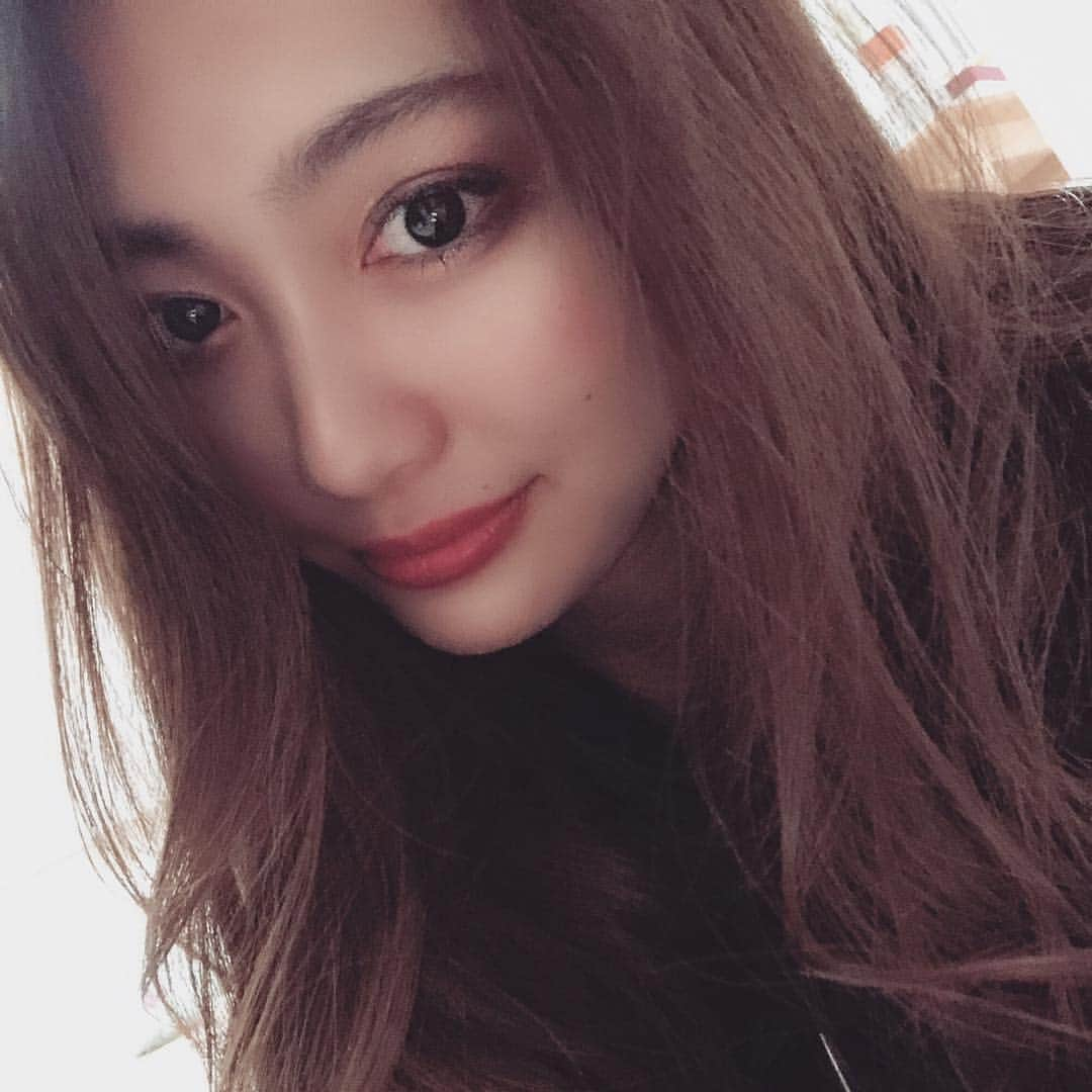 みうらうみさんのインスタグラム写真 - (みうらうみInstagram)「selfe📷✨ . . 美容で自分でもわかる効果とか出るのすごい嬉しい😆 昨日からランニングもはじめたけどやり過ぎて足が筋肉痛🤣 . . .  #instagram #instagood #fun #photooftheday #fashion #happy #me #fun #smile #selfie #みうらうみ」4月23日 22時03分 - miuraumi1207