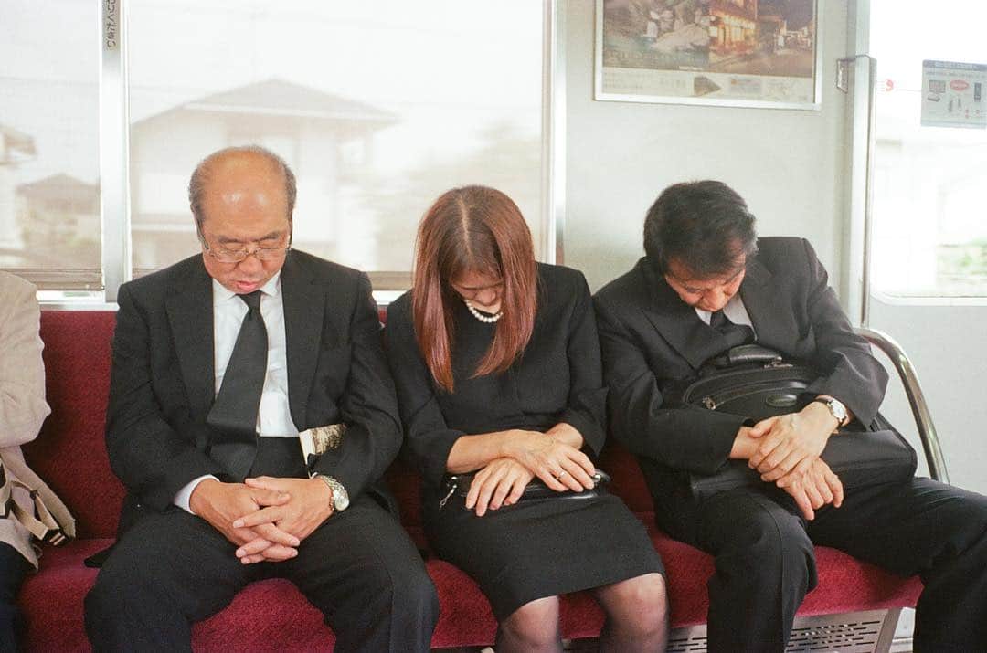 ウェイ・ルーシュエンさんのインスタグラム写真 - (ウェイ・ルーシュエンInstagram)「累累 from 京都,Oct 2017 #contaxt3 #kyoto#電車」4月23日 22時15分 - waawei