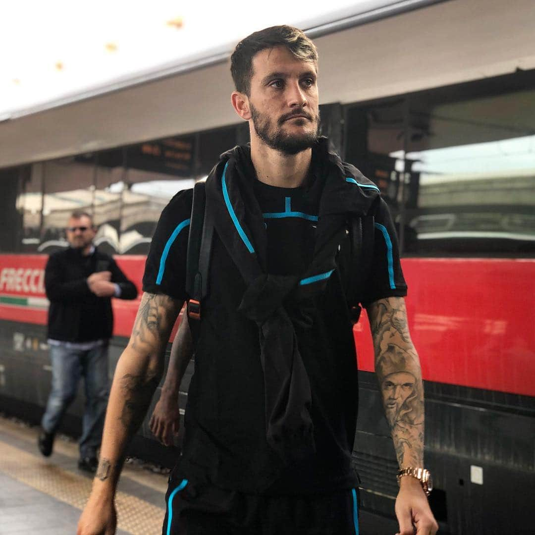 SSラツィオさんのインスタグラム写真 - (SSラツィオInstagram)「🚆 Our mission starts now!  Next stop: #MilanLazio 👊🏻 .  #CMonEagles 🦅  #TrenoUfficiale 🚄」4月23日 22時08分 - official_sslazio