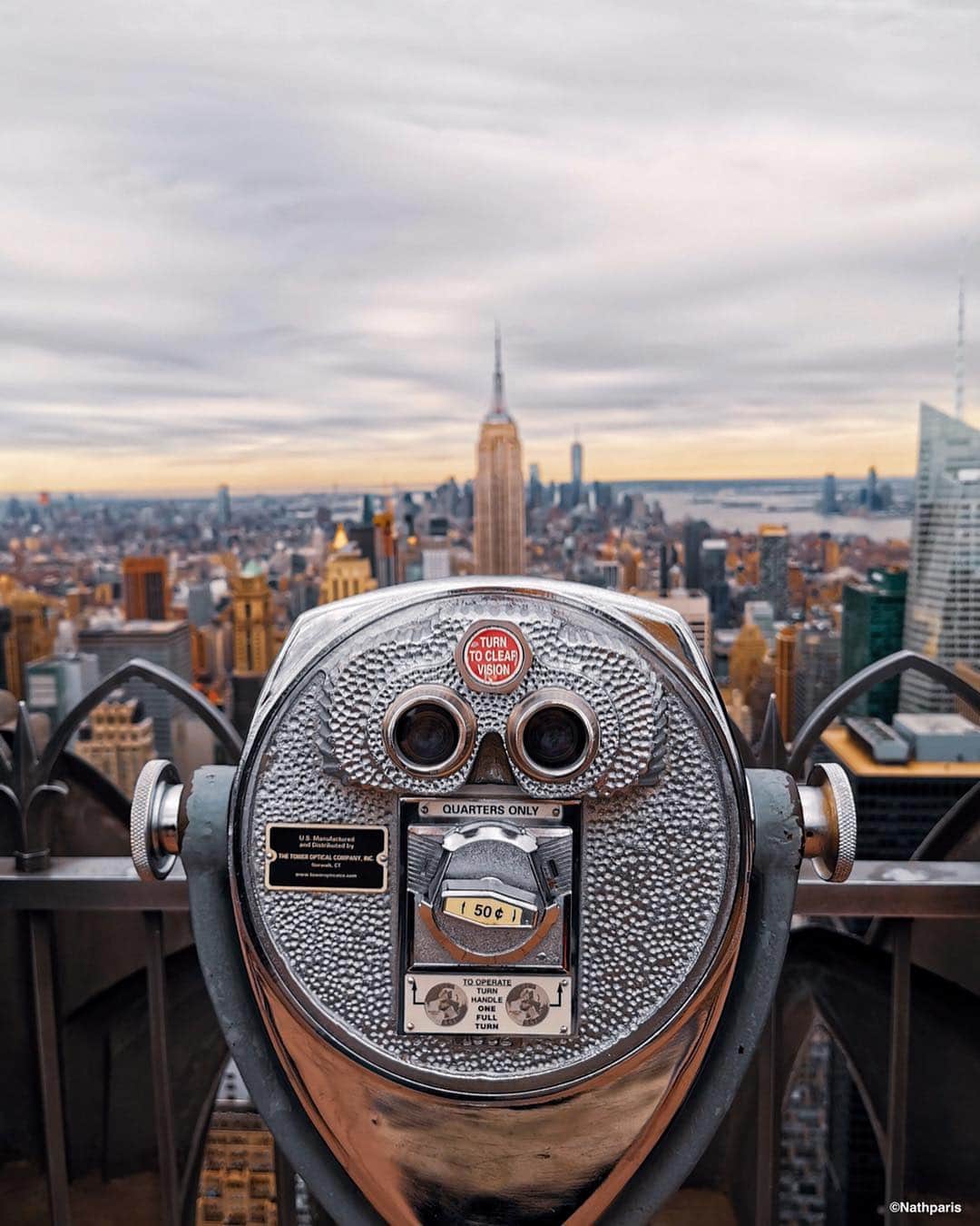 nathparisのインスタグラム：「@HuaweiMobileFr organise un concours sur le thème « Close-up ». Je vous invite à partager vos plus belles photos sur ce thème, prises avec votre Huawei. - Pour valider votre participation, mentionnez @HuaweiMobileFr et les hashtags #HuaweiCloseUp #HuaweiShot pour avoir la chance d’être re-posté sur le compte de la marque et/ou de gagner un Huawei P30. - Le concours est ouvert du 23 avril au 8 mai  le/la gagnante sera celui/celle qui aura plus de likes sur sa photo. Bonne chance à tous ! - Pour ces photos j’ai utilisé le Zoom Hybride x10 du Huawei P30 Pro. (Photo : 1 normale, photo 2 : zoom x5 , photo 3 : zoom x10) - Règlement du concours :  Le lien : https://bit.ly/2IzgePd」