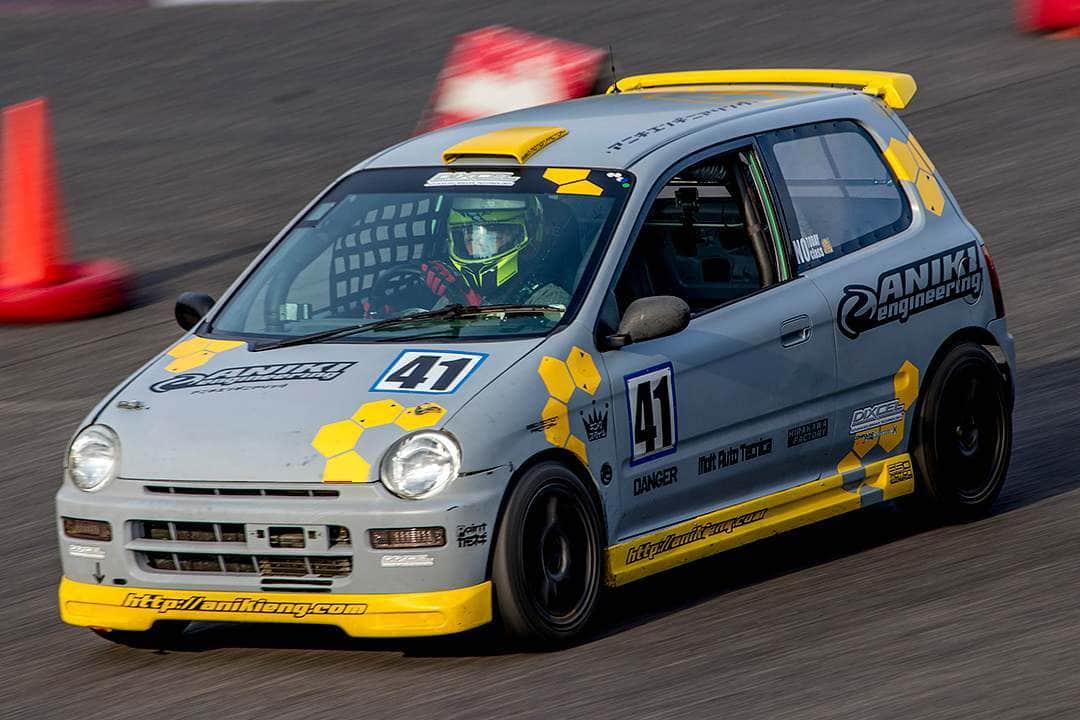 のインスタグラム：「_ ANIKI ENGINEERING No.41 Honda JA4 TODAY  _ Shot on 25-Nov 2018 "HAOC(Honda Accord Owners Club) Track day" at SUZUKA TWIN Circuit (One track in SUZUKA) _ _ car: ANIKI ENGINEERING ( @aniki_eng ) No.41 photo: @mistbahn The fastest Kcar of this track day. _ _ JP) 2018年11月25日、鈴鹿ツインサーキットで開催の「HAOC(ホンダ・アコード・オーナーズクラブ)走行会」で撮影。 アニキエンヂニアリング ツデー 41号車。 この日の軽自動車最速でした。 _ _ #haoc #hondaaccordownersclub #suzukatwin #suzukatwincircuit #鈴鹿ツインサーキット #hondatoday #ホンダトゥデイ #ja4 #ja4today #e07a #mtrec #jdm #honda #trackcar #trackday #trackspec #trackstance #timeattack #timeattackjapan #kcar #keicar #軽自動車 #anikiengineering #アニキエンヂニアリング #hirakawafactory #osakajdm #kanjo #kanjoracer #kanjostyle」