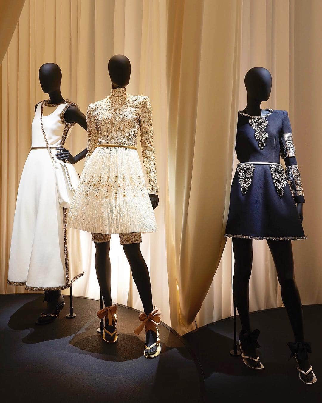 British Vogueさんのインスタグラム写真 - (British VogueInstagram)「“Nobody is eternal...The brand is stronger than that,” @ChanelOfficial's President of Fashion, Bruno Pavlovsky tells #BritishVogue, as the brand's latest exhibition #MademoisellePrive opens in Shanghai. Click the link in bio to see inside the new space and what life after #KarlLagerfeld looks like for one of the world’s most revered - and lucrative - luxury brands.」4月23日 22時15分 - britishvogue