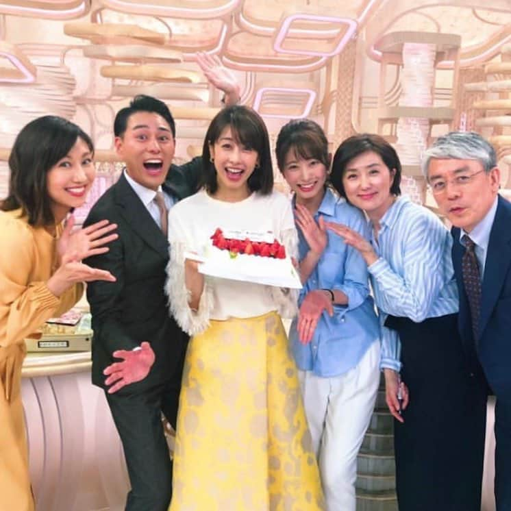 海老原優香さんのインスタグラム写真 - (海老原優香Instagram)「加藤さんのお誕生日 みんなでお祝いしました❣️ ・ おーーっきなショートケーキ🤤🎂 #happybirthday #加藤綾子 アナ #LiveNewsit」4月23日 22時17分 - ebioffi