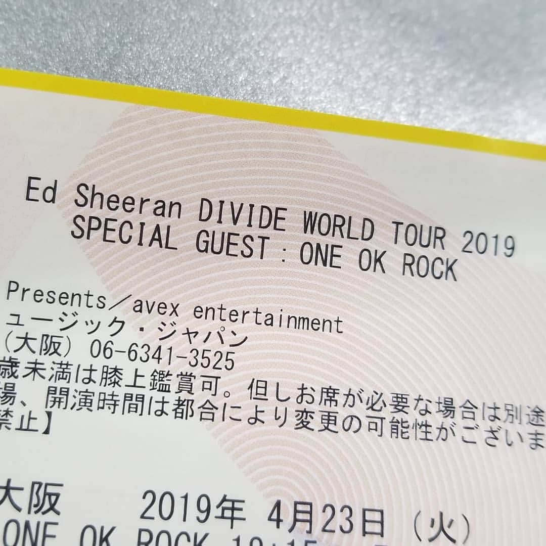 慶元まさ美さんのインスタグラム写真 - (慶元まさ美Instagram)「最高の夜でした🎵  Ed Sheeran@京セラドーム DIVIDE WORLD TOUR 2019 SPECIAL GUEST :ONE OK ROCK  Opening Actも最高✨ もちろん、今夜の主人公 Ed Sheeranも最高✨⤴️⤴️ 決して楽ではなかった ここまでのアーティスト人生 最初に日本でリリースイベントした時は 20人くらいしか居ないとこで歌ったんだよ🎵 でも、少しずつ少しずつ会場が大きくなって こんなにもたくさんの人と 一緒に時間を共有できてホントに嬉しい😆なんて はにかみながら話してくれたり 時折見せるそのキュートな感じに さらに好きになった人が 続出のはずです😊  ドームというとてつもない 広い場所で、ギターと声だけで 埋め尽くした観客を魅了する…  ホントに最高のパフォーマンスでした❤  興奮が収まる気配なし…  大丈夫かな(笑)  #edsheeran #oneokrock #京セラドーム #live #music」4月23日 22時20分 - preciousmomentk