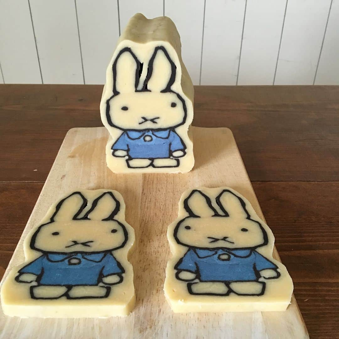 Ranさんのインスタグラム写真 - (RanInstagram)「. . . 少し前に作った、 ミッフィーのアイスボックスクッキー♡ . . . Miffy cookies 💕🍪 . . . #cookie #miffy #rabit #kawaii #kawaiifood #sweets #handmade #cooking #snack #japanese #クッキー #手作りクッキー #アイスボックスクッキー #ミッフィー #リナブルー #キャラフード #うさこちゃん #女の子ママ #無添加おやつ #金太郎飴 #イラストパン #パン教室 #konel #こーねる」4月23日 22時30分 - konel_bread