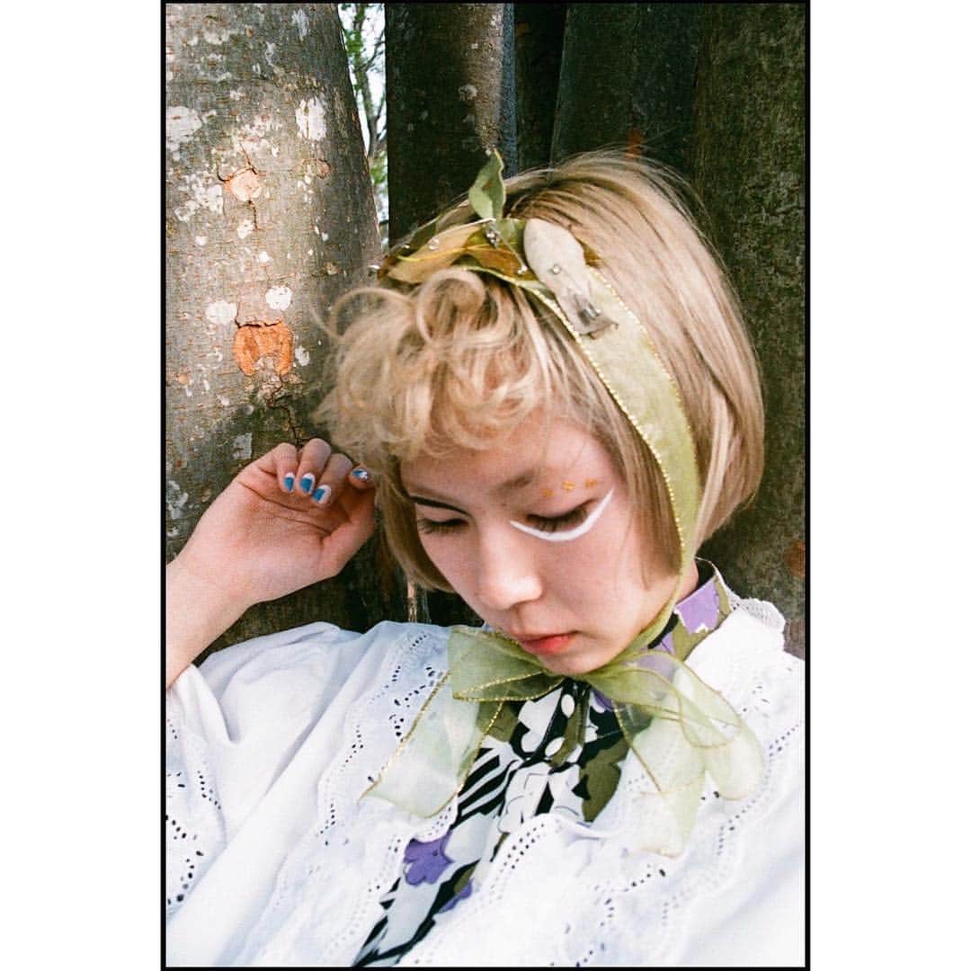 相羽瑠奈さんのインスタグラム写真 - (相羽瑠奈Instagram)「🌱"Tsubomi girl" 🕺🏼model @asagiinyo 👁hair&make @_m.339 📸 direction/styling/film @una_monster 👗 clothes @rrr_vintage」4月23日 22時26分 - rone.runa