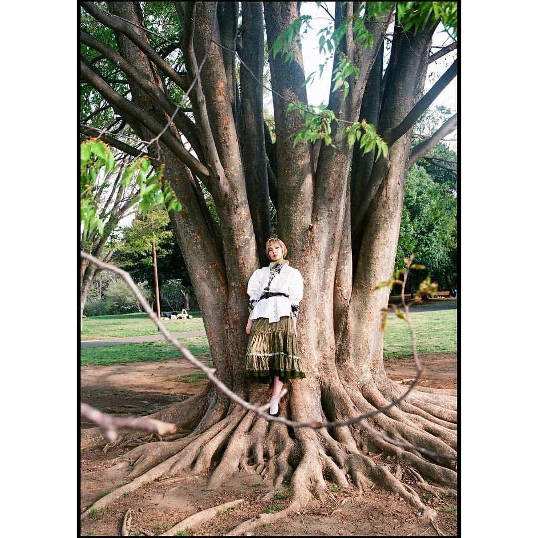 相羽瑠奈さんのインスタグラム写真 - (相羽瑠奈Instagram)「🌱"Tsubomi girl" 🕺🏼model @asagiinyo 👁hair&make @_m.339 📸 direction/styling/film @una_monster 👗 clothes @rrr_vintage」4月23日 22時26分 - rone.runa