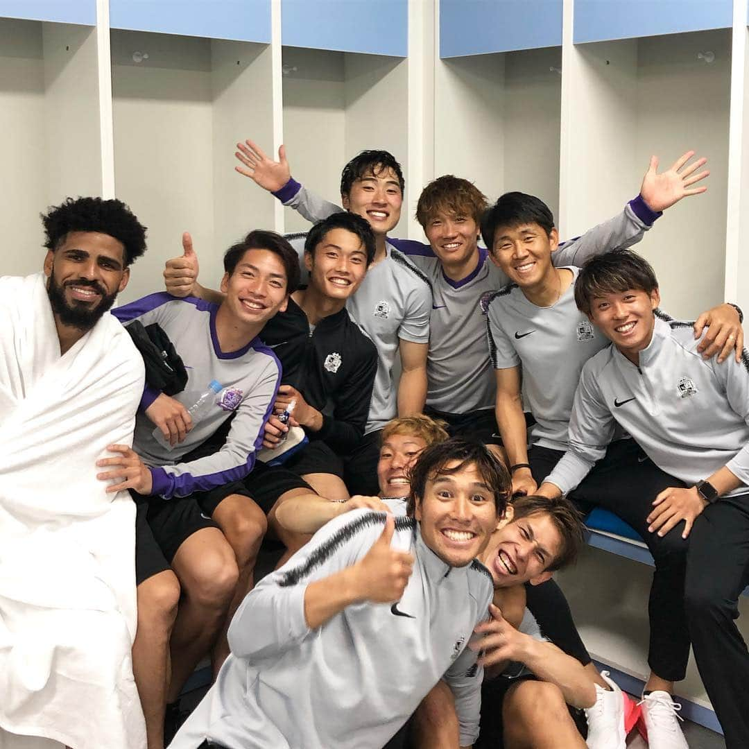 水本裕貴のインスタグラム：「厳しい戦いだったけどみんなで勝ち取った勝ち点3✨ #sanfrecce #ICHIGAN #NICE完封勝利 #開始7分でのイエローはアカンでしょ #反省」