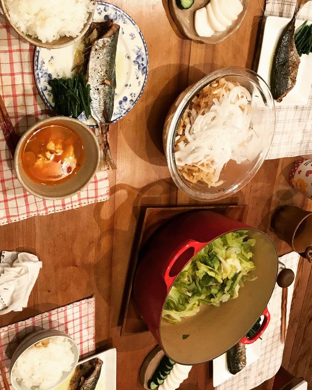 井上咲楽さんのインスタグラム写真 - (井上咲楽Instagram)「. 家ごはん🍚 家族6人ってめちゃくちゃ量食べるのでお母さん大変です🤔」4月23日 22時37分 - bling2sakura