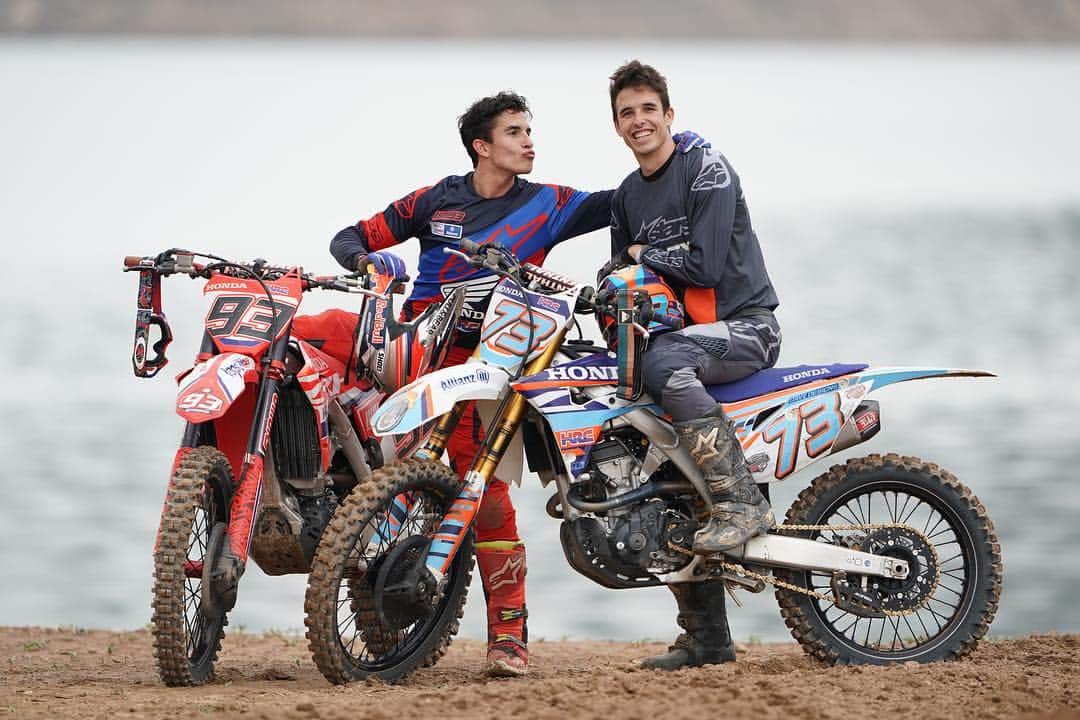 MotoGPさんのインスタグラム写真 - (MotoGPInstagram)「Birthday celebration in Marquez' style ✊💨 // @alexmarquez73 turns 23 today and there's no better plan to celebrate it than some off road with his brother @marcmarquez93 🥳 Hope you're enjoying your day, Alex! 🎈 Happy Birthday! 🎂 Swipe left ⬅️ for action pic! #AM73 #MM93 #Motorcycle #Racing #Motorsport #MotoGP」4月24日 4時08分 - motogp