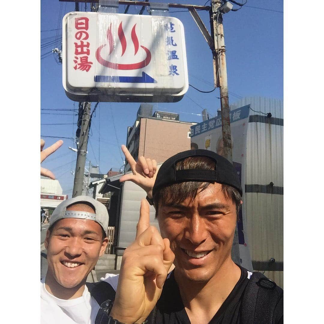 北野貴之さんのインスタグラム写真 - (北野貴之Instagram)「「日の出湯」 老舗のお風呂屋で寺巡りの汗流す 「とり伊」 すき焼き・しゃぶしゃぶ・親子丼 「柚子元」 「亀八」もつ鍋 写真なし 「アジェ」焼肉 写真なし 「オレンジ」バー写真なし 「やまびこ」熱い大好きな大将と一枚 「かね正」鰻丼・きんしどん  お寺巡りだけでなく、お風呂、グルメ巡りも堪能しました。  #日の出湯#とり伊#柚子元#亀八#アジェ#オレンジ#やまびこ#かね正」4月23日 22時43分 - takashi_kitano