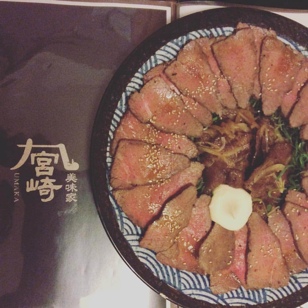 のインスタグラム：「自家製ローストビーフ  #宮崎牛 #宮崎 #宮崎うまか #京橋店 #京橋 #モツ鍋 #明太子  #馬刺し #泳ぎイカ #活魚 #宴会 #女子会 #歓送迎 #歓送迎会 #うまか #うまかもん  #ちょい飲み #ちょい飲み手帳 #さつま揚げ #九州 #instafood #instagood」