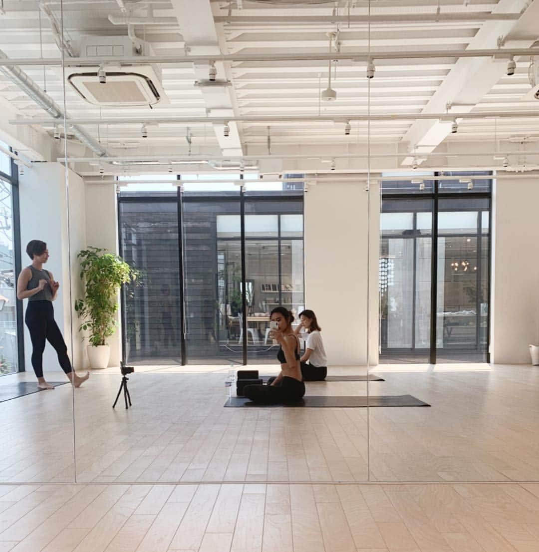 栗山遥さんのインスタグラム写真 - (栗山遥Instagram)「IGNITE YOGA🧘🏽‍♀️✨✨✨ あみと朝ヨガクラスへ。 #igniteyoga#lululemon#yoga#ヨガ#ヨガスタジオ」4月23日 22時47分 - harukakuriyama