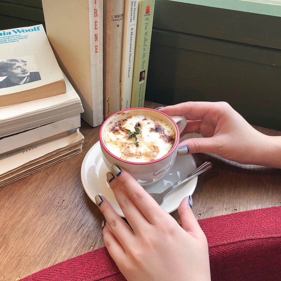 藤川沙弥のインスタグラム：「ℕ𝕖𝕨 𝕟𝕒𝕚𝕝♘﻿ ﻿ ベージュとネイビーで﻿ シンプルネイルがお気に入り♡♡﻿ @rucca_epica でお願いしたよ! ﻿ ✔︎初回はdesign自由で﻿ 8,800円(オフ込み)🦋💙﻿ ﻿ ﻿ #epicabyrucca#epica﻿ #nail#ネイル﻿#単色ネイル#シンプルネイル﻿ #네일#젤네일#네일아트 #ショートネイル#ジェルネイル #sayapi_nail」