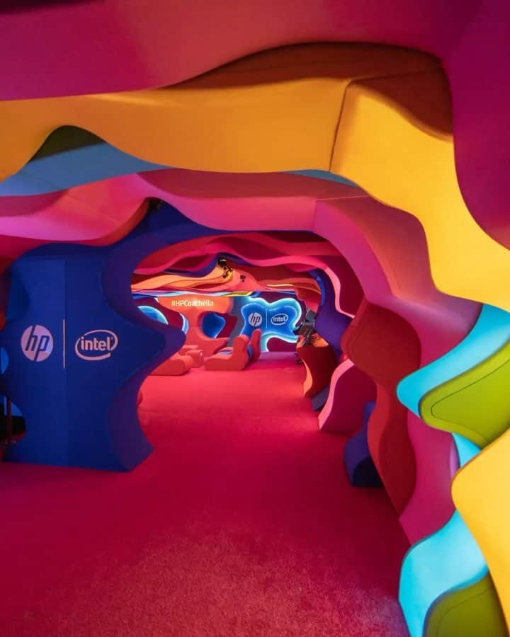 HP（ヒューレット・パッカード）のインスタグラム：「A digital dreamland came to life at Coachella, powered by HP and @intel technology and licensed by @vernerpantonofficial. We had a blast creating immersive experiences to empower your creativity. #HPCoachella Video by @asenseofhuber, @tommylundberg」