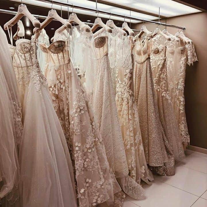 HappyWedding.Lifeさんのインスタグラム写真 - (HappyWedding.LifeInstagram)「หลากหลายไอเดียชุดเจ้าสาว . . Get more inspiration 🔽 https://www.happywedding.life/th/wedding-dress 🔍 ไอเดียชุดเจ้าสาว . . #happywedding #happyweddingth #happyweddinglifeth #happy #wedding #thailand #love #gown #bridal #weddinginspiration #inspiration #bride #ชุดแต่งงาน #แฟชั่นชุดเจ้าสาว #ชุดเจ้าสาว #เทรนด์ชุดแต่งงาน2017 #เทรนชุดแต่งงาน2018 #ตัดชุดแต่งงาน #เทคนิคเลือกชุดแต่งงาน #ซื้อชุดแต่งงาน #ขั้นตอนเตรียมตัวเลือกชุดเจ้าสาว #ดีไซน์ชุดเจ้าสาว . . nice idea via >> @wedding.diaries」4月23日 23時01分 - happywedding.life