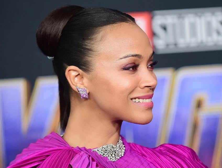 マラ・ロザックさんのインスタグラム写真 - (マラ・ロザックInstagram)「💗She truly is a goddess! @ZoeSaldana st the premiere of #AvengersEndgame I chose a sculptural updo to with twists & turns (plus a fun little detail) to highlight the gorgeous @givenchyofficial dress detail💞」4月23日 23時01分 - mararoszak