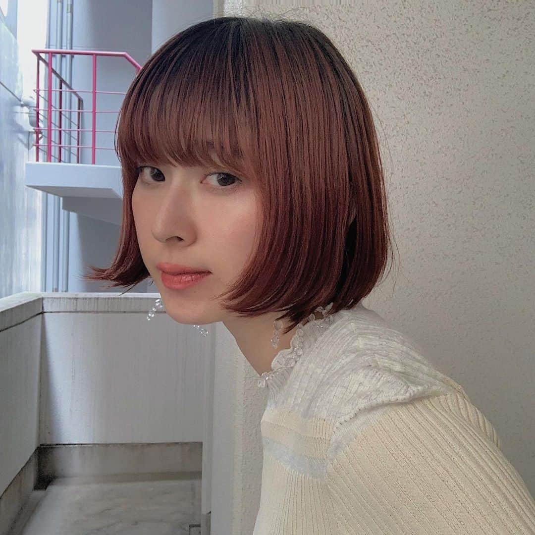 のインスタグラム：「そいえば 3月4月は花粉ひどすぎてまさかの鼻&口まわりが粉ふいた、、、(人生初)ひぇ〜〜と思ってアトピアDて泡の洗顔amazonでぽちしたんだけど良かったーー◎ 泡の質もふあふあで良かったし、"敏感・乾燥肌向け"の言葉で即ぽち(赤ちゃんでも使えるらしい)おかげさまで回復したよ、荒れてる時はバリア機能が低下してて、あれこれ色々使うと刺激になって余計に荒れるから、超シンプルにした方が良いと思う、助かった〜ふぃ〜 〜・〜・〜・〜・〜・〜・〜・〜・〜・〜・〜 #skincare #atopiad #アトピアD #泡洗顔 です ちなみに #アレルギー 持ちさんとか #アトピー さんでも使えるみたいです #ベビースキンケア でも◎」