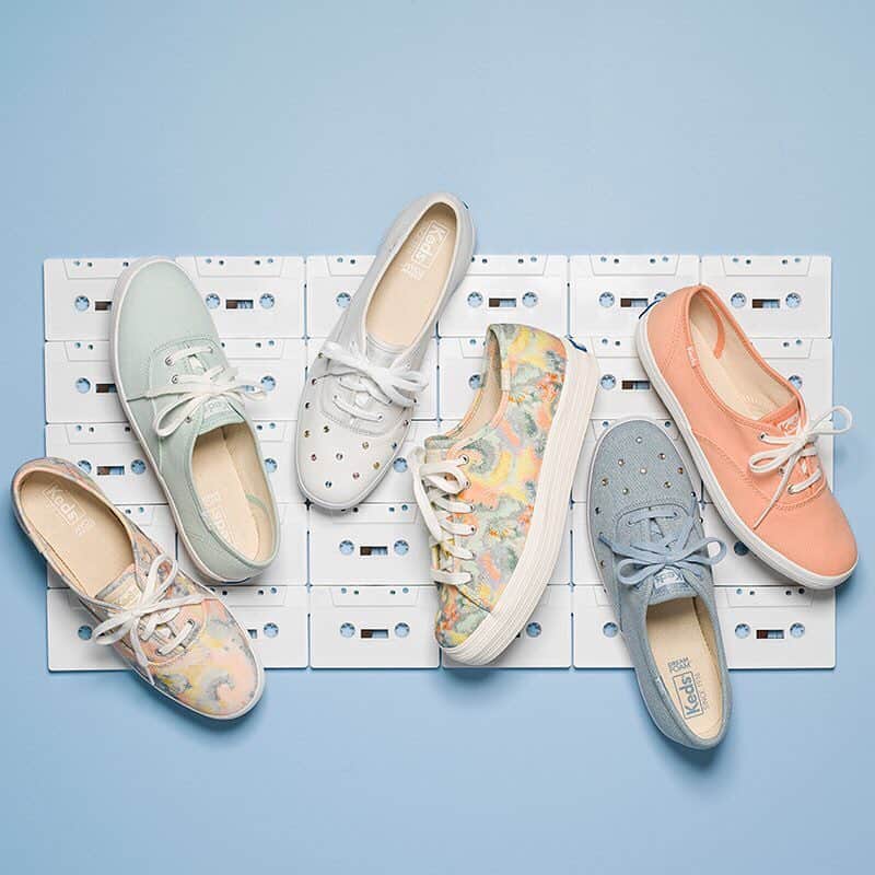 Kedsさんのインスタグラム写真 - (KedsInstagram)「Rhinestones, denim, and tie dye—like a mixtape of your favorite '90s style hits. Tap to shop these 👟👟. #kedsstyle」4月23日 23時14分 - keds