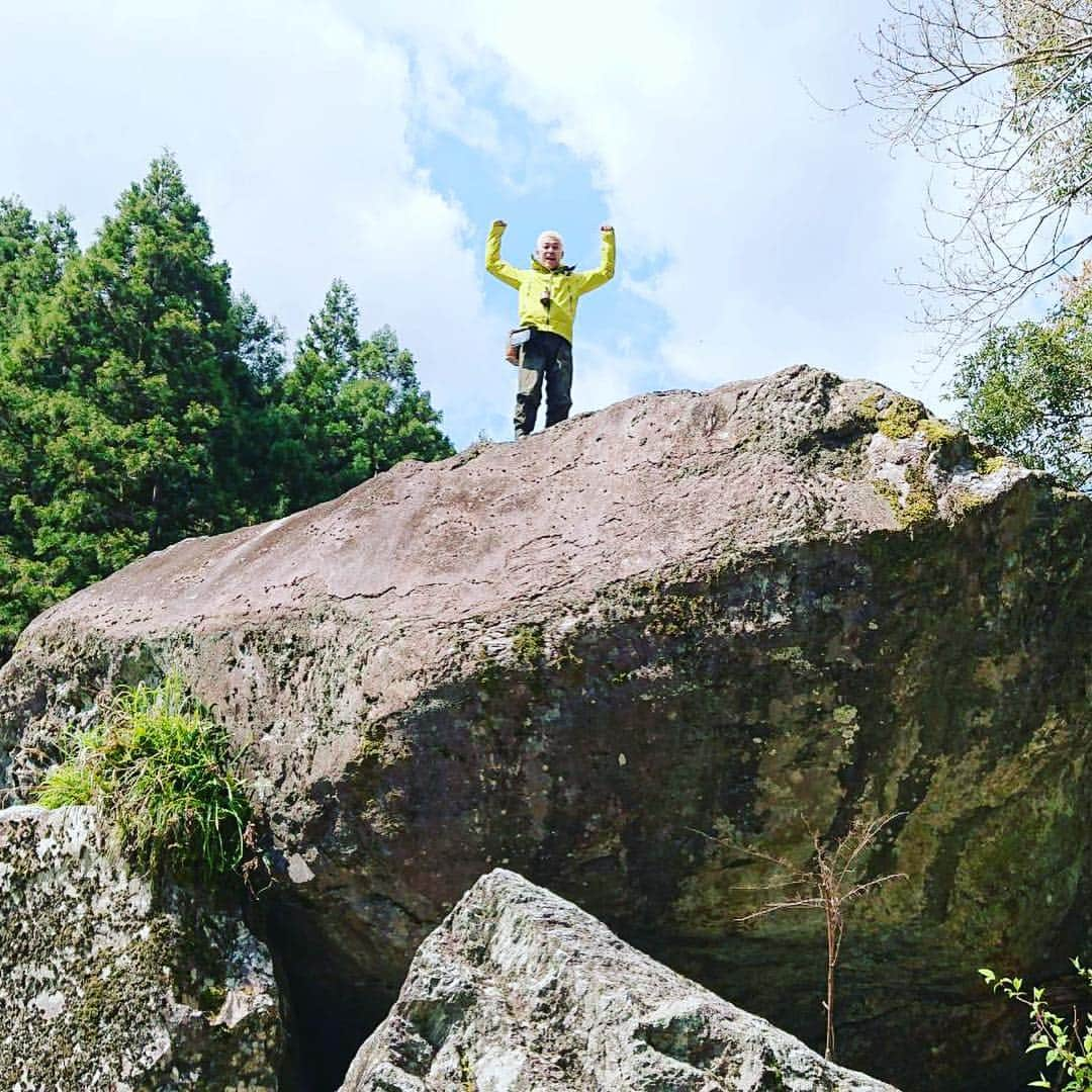 田村亮のインスタグラム：「仁淀ブルー #釣りびと万歳 #憧れの仁淀川 #1度は行ってみたかった清流 #四万十川、柿田川も行ったので残るは三重の銚子川」