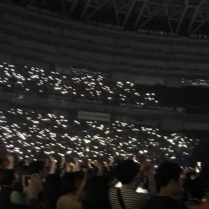 高羽そらのインスタグラム：「京セラドーム大阪のエドシーラン！ ライブ会場はこんな最高の雰囲気だったよ🤗 #エドシーラン #京セラドーム」