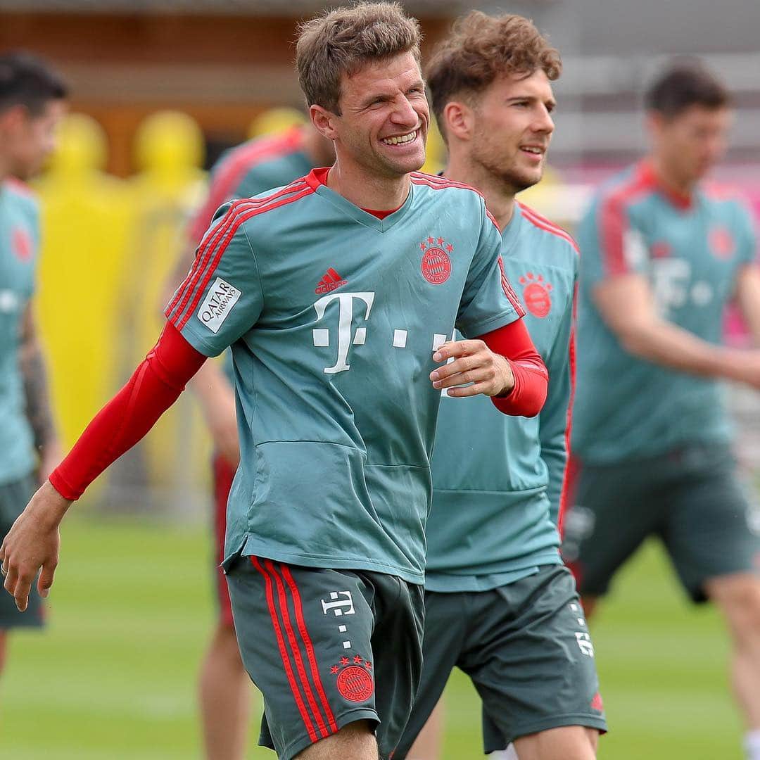トーマス・ミュラーのインスタグラム：「Tomorrow (20:45 MEZ) is the match against @werderbremen in the @dfb_pokal. It‘s a very special game. We are well-prepared. @aussenrist15 and @jamesrodriguez10 are available for the match. We will see what both teams will change compared to the match on Saturday. Hopefully my mate @max.kruse10 can also play 👍🏼😀 #dfbpokal #svwfcb #pokalfight #fcbayern #esmuellert #thomasmüller」