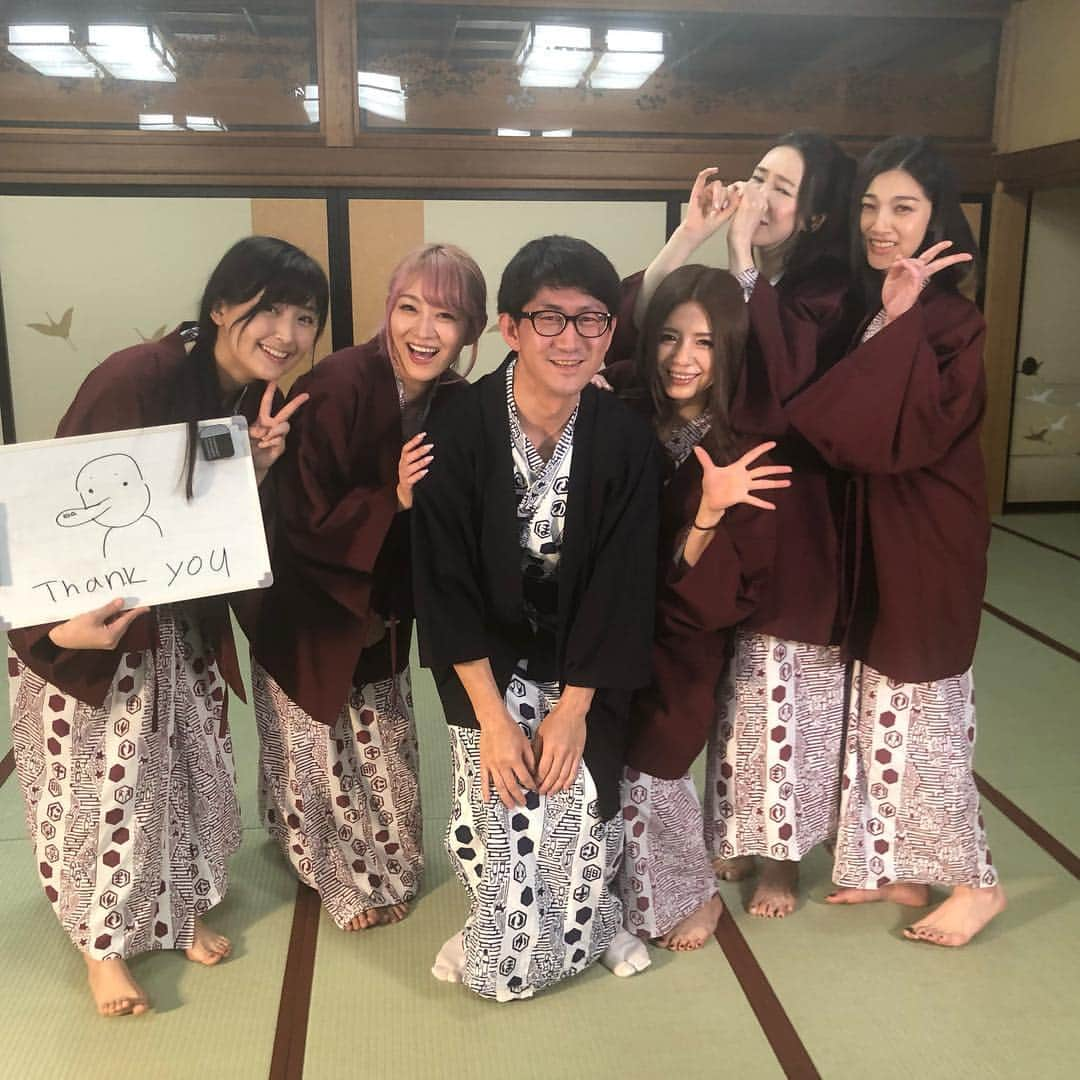 栗林里莉さんのインスタグラム写真 - (栗林里莉Instagram)「出演させて頂いたドラマ 「さすらい温泉♨️遠藤憲一」が7/3にDVDBOXで発売決定！！ _ 私は第七湯の出演+DVDの特典映像で、ほろ酔いコメンタリー、グルメリポート、大喜利、罰ゲームでセクシーポーズ？！などなど参加させて頂きました🎵 _ 撮影わちゃわちゃ楽しかった🤣 みんな色んな意味で体張ってます 笑 _ 特典映像はDVDBOXをご購入して頂いた方しか観れないので、是非ゲットして下さいね💓 テレ東本舗。WEB限定購入で、特製手ぬぐいをプレゼント🎁 抽選で遠藤憲一さんの直筆サイン入りポスターが抽選で当たるチャンスも！！ 是非、テレ東本舗。からご購入よろしくお願いします❤️ テレ東本舗。 ↓↓ http://shop.tv-tokyo.co.jp/top/detail/asp/detail.asp?gcode=DBS102005&utm_source=tvtokyo&utm_medium=referral&utm_campaign=tx_sasuraionsen_001 (URLはハイライトにも載せますね👌) _ 最近はなかなかドラマがDVD発売しない中、素敵な作品に参加できて、豪華な特典映像も撮って頂いて本当に感謝です🙏✨ ありがとうございました😊 #さすらい温泉 #遠藤憲一 #kenichiendo  #DVD #特典映像 #松野井雅 #miyavimatsunoi  #西野翔 #shownishino #並木塔子 #toukonamiki #岩本和子 #kazukoiwamoto #栗林里莉 #ririkuribayashi  #actor #japanese #tvtokyo #私の背の低さよw」4月23日 23時27分 - riri_kuribayashi_official