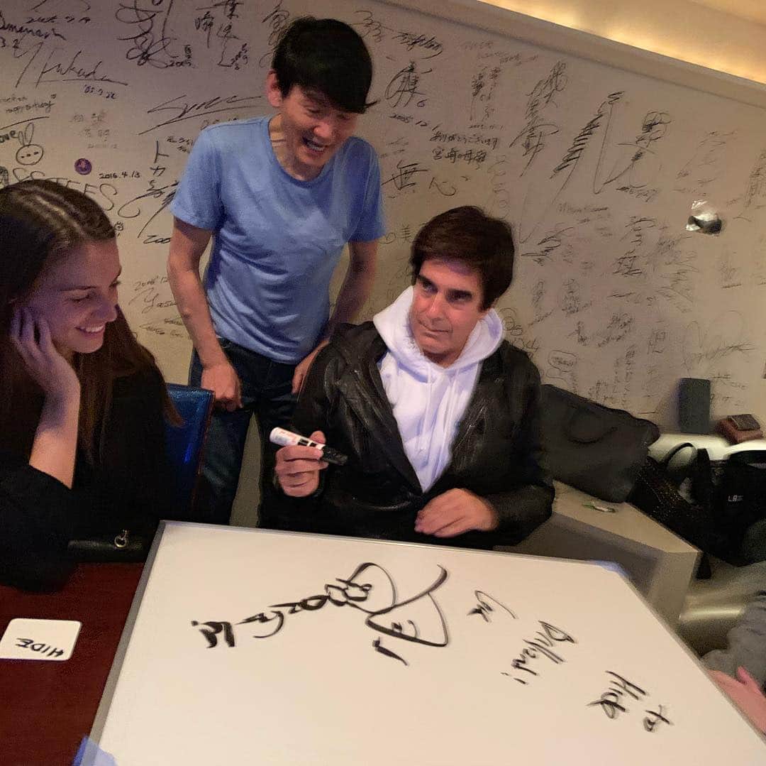 セロさんのインスタグラム写真 - (セロInstagram)「Just saw #halfmoonmagicbar Hide Yamamoto’s show in Ginza with @d_copperfield . One of Japan’s... I take that back. One of the worlds best kept secret in magic.  Let me tell you a bit about Hide. He started magic at the age of 30 and has done nothing other than that for the past 30 years… That’s right he is approaching his 30th anniversary soon in magic. His bar is very small and intimate and only can seat close to 15 people! He does not advertise nor has he ever been on television or have done any interviews or any magazines or newspapers. Only those who know know of this very special place. I was happy to sit by David’s side and translates the show for him but my translation was not necessary… Words transcend the language barrier!  Last month, Penn and Teller came and saw the show, they loved it! This is what teller had to say: “Holy shit.  Hide at "Half Moon." Holy fucking shit.  That guy lifted my heart to the sky.  What a perfect artist and so full of truly original twists and turns and explosions.  Yipes.  Thank you so much for that recommendation!  Love,” Teller.  David and his wife Chloe just arrived in Tokyo and went straight to see the show… Despite being completely jetlagged, David was also blown away by Hide‘s performance! I will stop telling you about the show and what others have to say… You just have to come and experience to show for yourself.  Lastly...IF you have seen the show before, please help me spread the word. Repost, share your experience, keep Hide’s magic alive!!!! He REALLY deserves it!  #realmagic #magicatitsbest. @pennandtellerofficial」4月23日 23時27分 - cyrilmagic