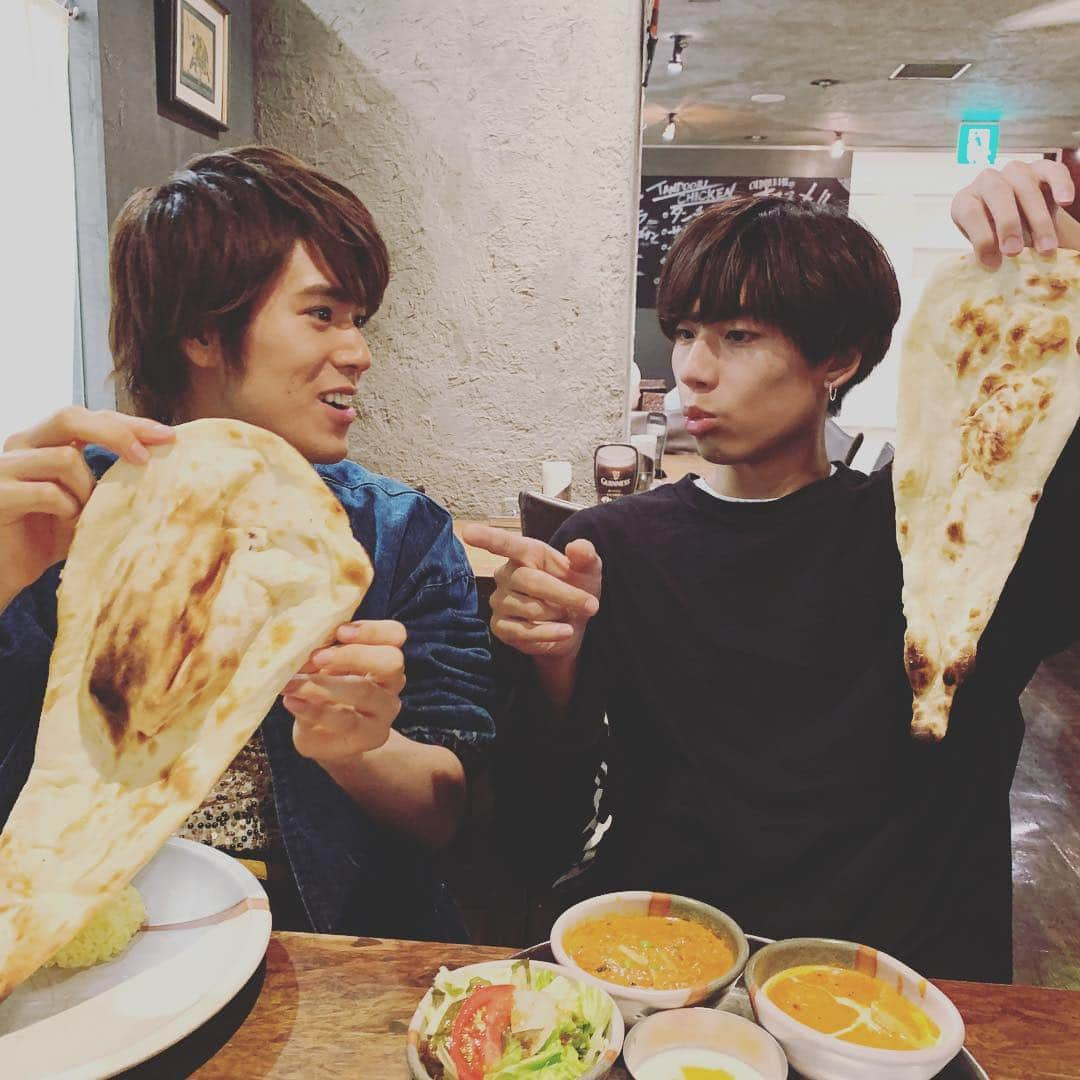 BOYS AND MENさんのインスタグラム写真 - (BOYS AND MENInstagram)「今日は東京でロケでした😊 お昼ご飯にカレーを食べました(^^) #ボイメン #平松賢人 #吉原雅斗 #ゆとりコンビ  #吉原は平松をいじってます」4月23日 23時28分 - boysandmen_official