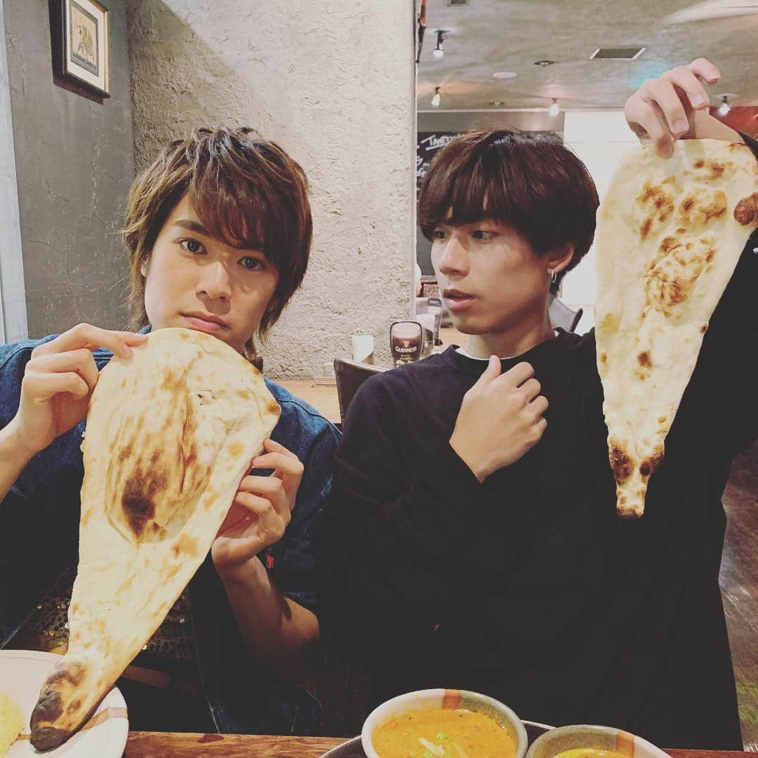 BOYS AND MENさんのインスタグラム写真 - (BOYS AND MENInstagram)「今日は東京でロケでした😊 お昼ご飯にカレーを食べました(^^) #ボイメン #平松賢人 #吉原雅斗 #ゆとりコンビ  #吉原は平松をいじってます」4月23日 23時28分 - boysandmen_official