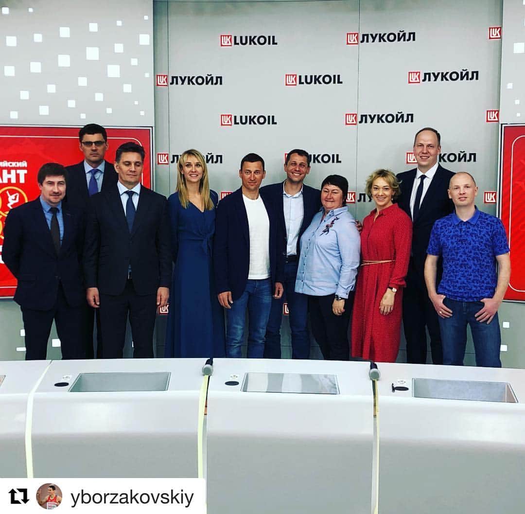 ナタリア・イーシェンコのインスタグラム：「#Repost @yborzakovskiy ・・・ Экспертный совет конкурса «Заправляем в спорте - 2019» #заправляемвспорте #лукойл #yuriyborzakovskiy #elenavalbe #alexanderlegkov #nataliaishenko #aleksei_tishenko #zaytseva_oa #aleksanderpopov」