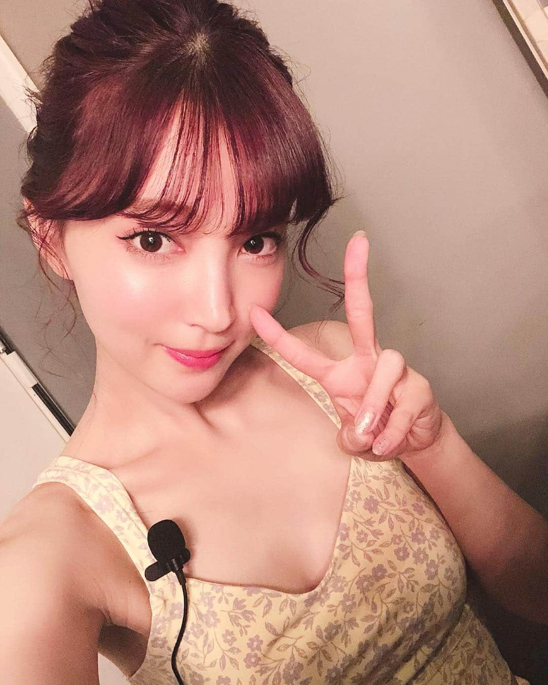 麻亜里さんのインスタグラム写真 - (麻亜里Instagram)「ヨガウェアは大好きな#emmiyoga  お腹も隠れるしスタイルよく見えるのに動きやすくて重宝しています🥺🥺🧡 . #MAARIヨガ #ヨガウェア #ヨギーニ #ヨガイベント #肩こり改善 #姿勢改善」4月23日 23時59分 - maari.0108