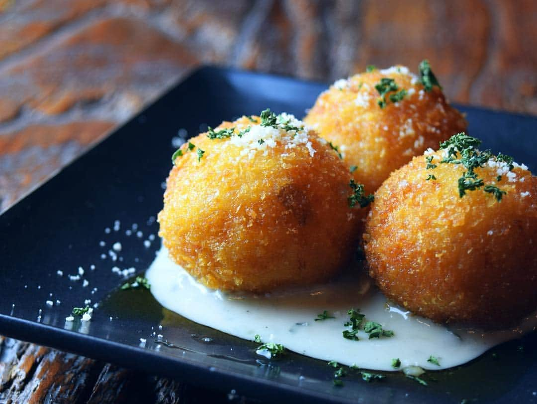 ブルックリンパーラー札幌さんのインスタグラム写真 - (ブルックリンパーラー札幌Instagram)「【 DINNER RECOMMEND 】 . Rice Croquette ポルチーニ茸のライスコロッケ トリュフの香り　¥550 +tax . 一味違うライスコロッケ。 ブルーチーズのソースがアクセントです。 . . #brooklynparlor #pancake #craftbeer #cafe#sweets#sweetcafe#music #LIVE #bluenote#coffee #wagyu #yummy #photooftheday#followme #food #instagood #ブルックリンパーラー #ブルックリン #クラフトビール#札幌カフェ#カフェ #カフェ巡り #パフェ #札幌カフェ巡り #札幌カフェ巡り #カフェスタグラム #カフェ活 #スイーツ好き」4月23日 23時51分 - brooklynparlorsapporo