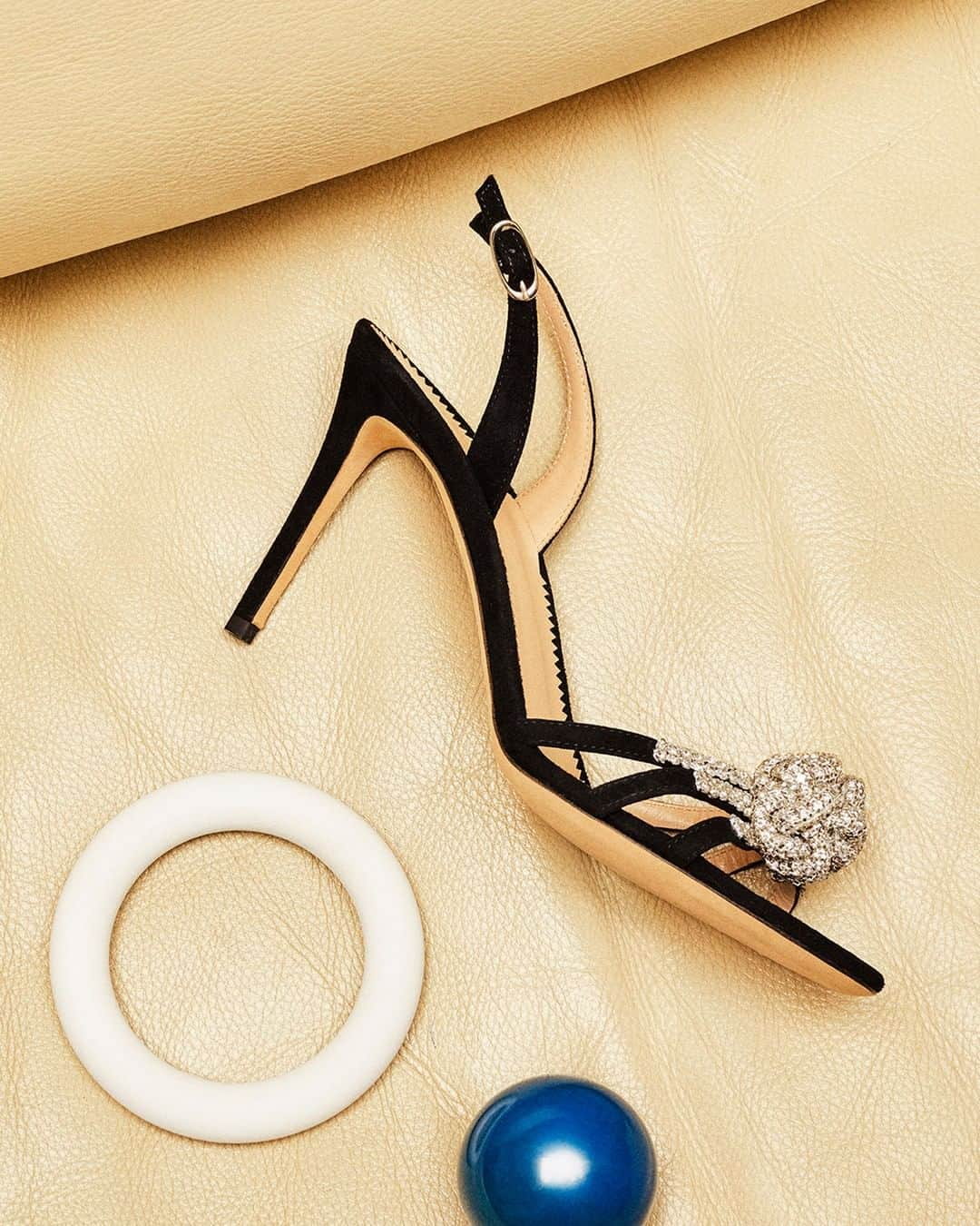 Giuseppe Zanotti Designさんのインスタグラム写真 - (Giuseppe Zanotti DesignInstagram)「Fun and games and so much more. The BLOSSOM—a strappy sandal with a burst of crystals. #GiuseppeZanotti #GZSS19」4月24日 0時00分 - giuseppezanotti