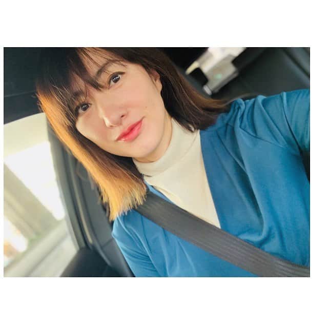 前田ゆかのインスタグラム：「エステ帰りは 毎回肌のトーンアップにおどろかされます！  きれいにしてもらった肌には日焼け止めとパウダリーだけ。 日々の疲れもわすれるひととき 大切な時間です。  #cpコスメティクス  #エステ #月一エステ」