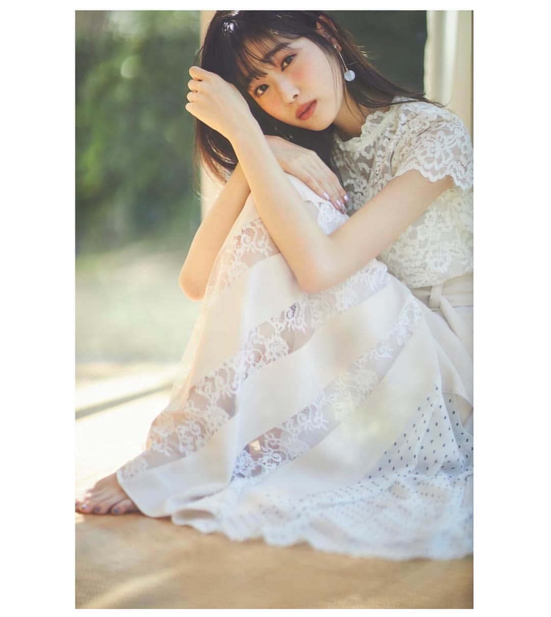 髙橋ひかるさんのインスタグラム写真 - (髙橋ひかるInstagram)「. 美しい白石麻衣さんの表紙が目印 #ray 6月号！発売中です🥺💕 . 私の#私服 企画もあるんだよ〜 紙面で是非チェックしてね📚✨ . 素敵に撮ってもらったのでアザーカットをお裾分け🤤（part1) . . #dailylook  #옷스타그램 #패션」4月24日 0時01分 - hikaru_takahashi_official