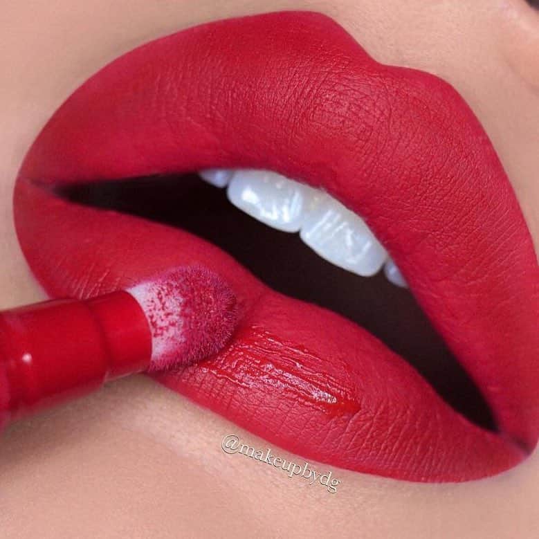 Too Facedさんのインスタグラム写真 - (Too FacedInstagram)「Go BOLD babe 💋 Get PERFECT kissable lips with our Peach Puff Lip Colors! Tag a RED lippie lover who'd rock our NEW shade Straight Fire! 🔥 #regram @makeupbydg #tfpeachesandcream #toofaced」4月24日 0時05分 - toofaced