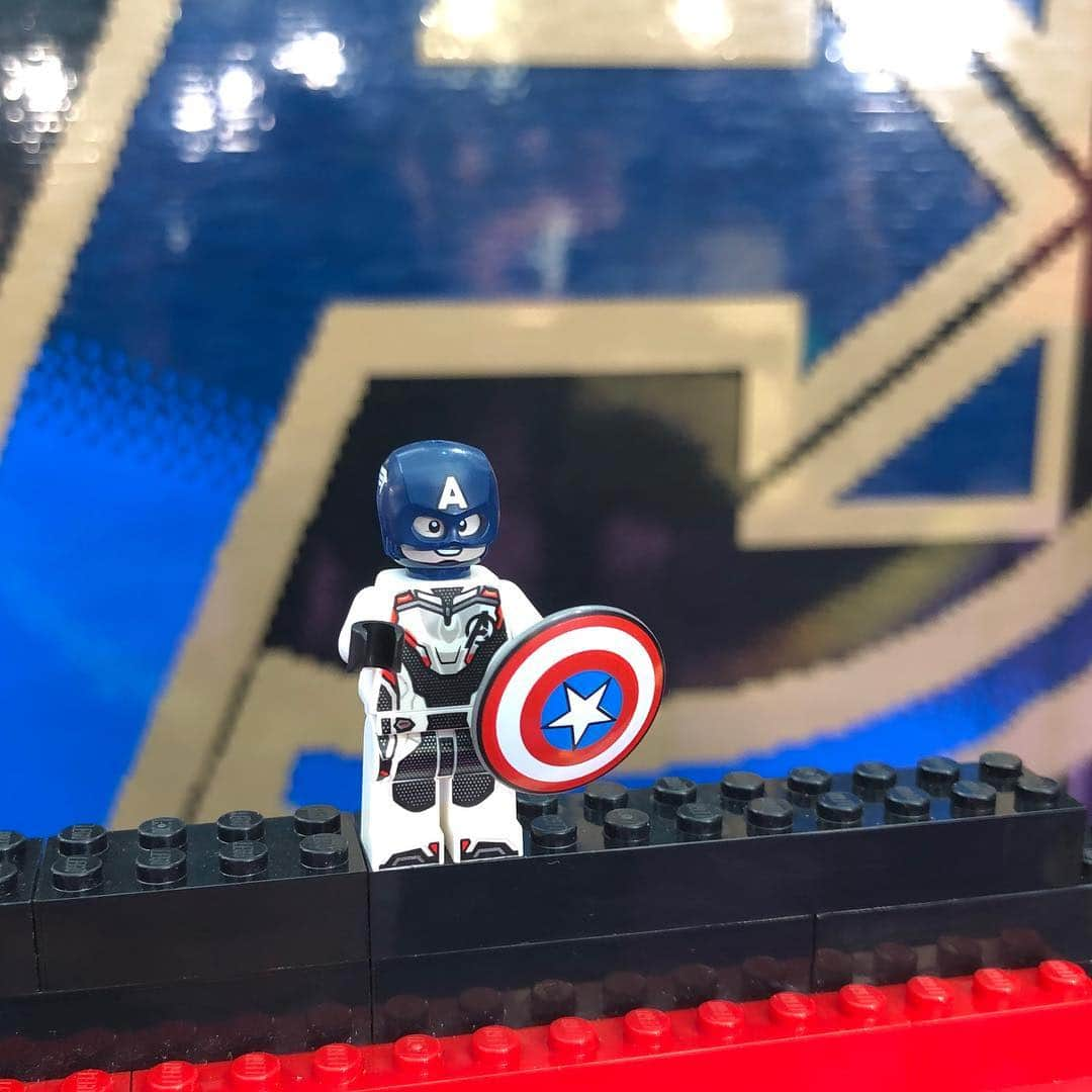 LEGOさんのインスタグラム写真 - (LEGOInstagram)「#AvengersEndgame. An event 11 years in the making. We're glad to have been along for the ride. 👏 🚀 #LEGOMarvel」4月24日 0時09分 - lego