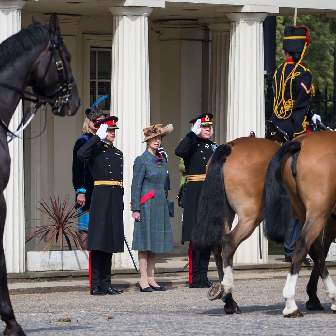 ロイヤル・ファミリーさんのインスタグラム写真 - (ロイヤル・ファミリーInstagram)「Yesterday, The King’s Troop Royal Horse Artillery staged a 41 Gun Royal Salute to mark The Queen’s birthday.  The Princess Royal took the Royal Salute.」4月24日 0時16分 - theroyalfamily