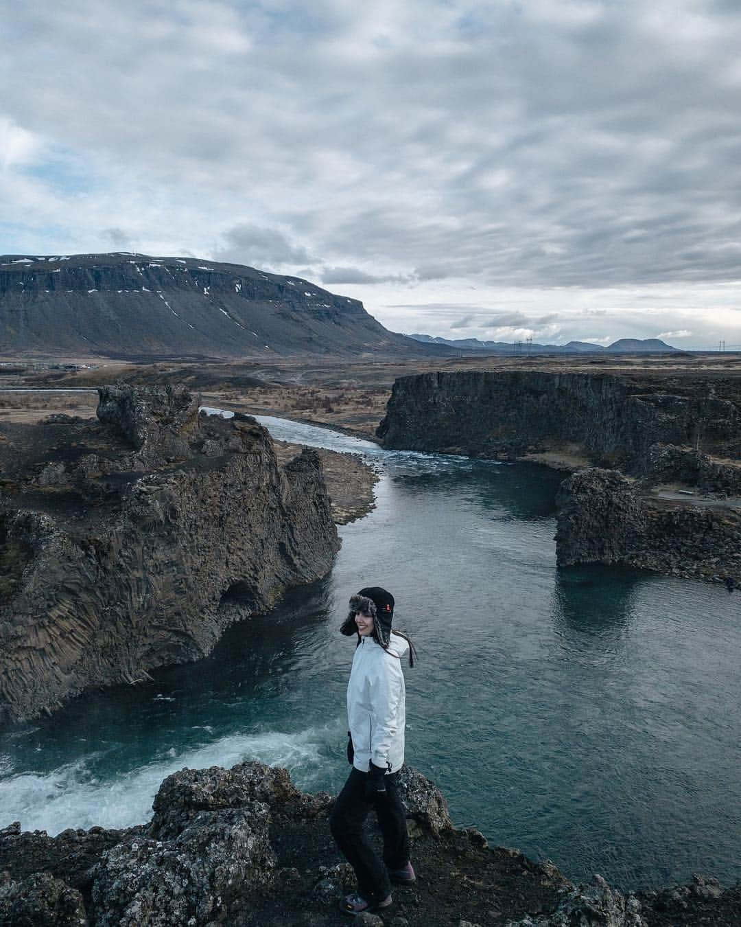 ミーガン・ヤングさんのインスタグラム写真 - (ミーガン・ヤングInstagram)「Deep down I was shaking from the height. Although I'm afraid of heights, I told myself to take a deep breath whenever I would get scared, remember the beauty surrounding me then just laugh about it. This is probably me laughing about my fear, while my legs were feeling like jelly. 📷 @mikaeldaez」4月24日 0時23分 - meganbata