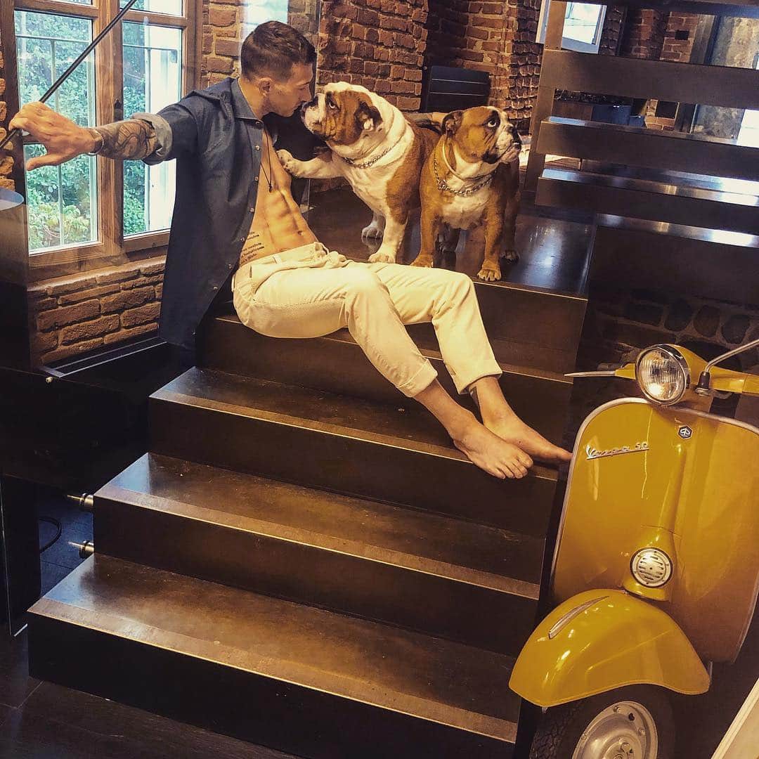 のインスタグラム：「Family time ❤️」