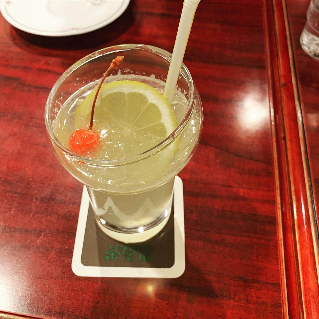 小谷実由さんのインスタグラム写真 - (小谷実由Instagram)「このグラス拝むために茶望留👩‍🚀🍋 #喫茶部」4月24日 0時39分 - omiyuno
